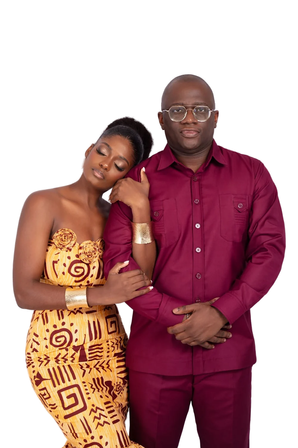 Duzineide e Hermenegildo com trajes africanos